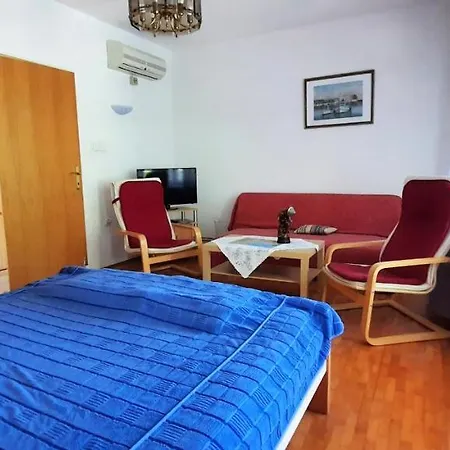Apartmani Iskra Krk Town Exterior photo