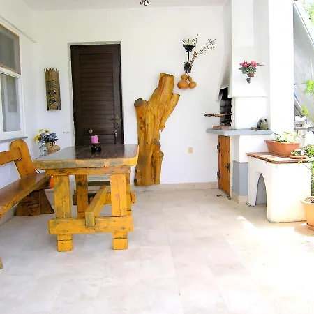 Apartmani Iskra Krk Town Exterior photo