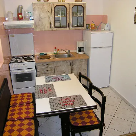 Apartmani Iskra Krk Town Exterior photo
