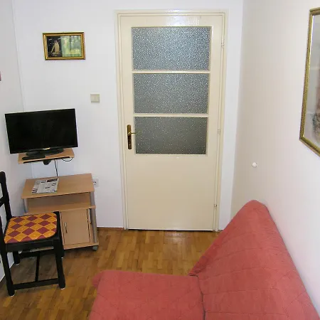 Apartmani Iskra Krk Town Exterior photo