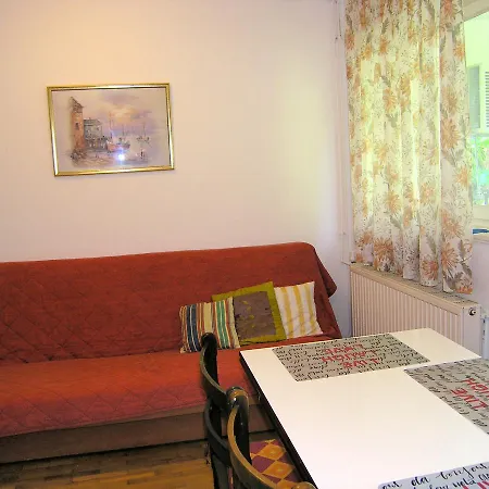 Apartmani Iskra Krk Town Exterior photo